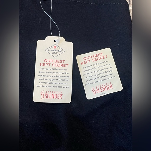 St. John's Bay Mid Rise Secretly Slender Black Capris, Women's Size 4 NEW - Picture 4 of 7